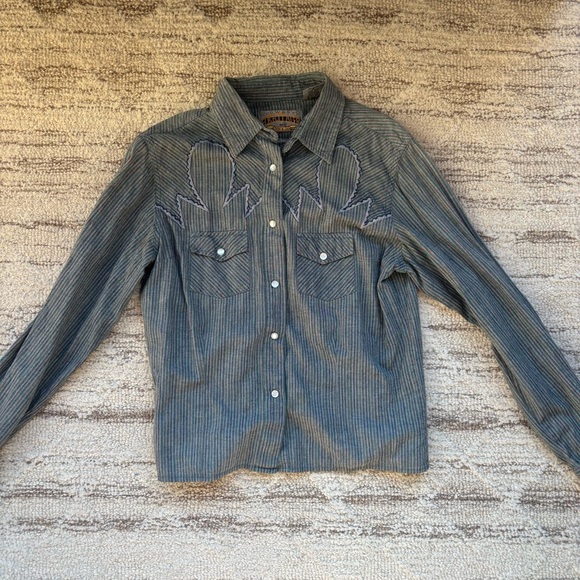 🏜Vintage Embroidered Western Denim Shirt🏜 - Picture 2 of 7